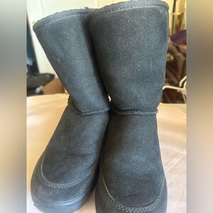 Black Uggs size 5